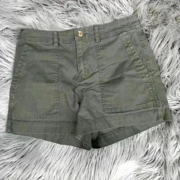 a new day Pants - A New Day Women's Green and Khaki Shorts size XL / 18